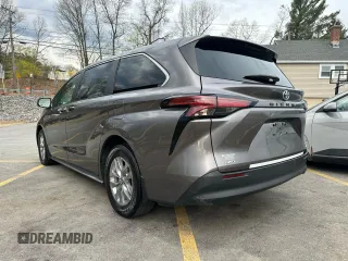 2022 Toyota Sienna LE z VIN 5TDKSKFC5NS060442, wystawiony jako Copart lot #54829285 z przebiegiem 156 862 mil mil oraz Czysty tytuł • Clean title. Historia ofert i sprzedaży dostępna na DreamBid. Obrazek 2.