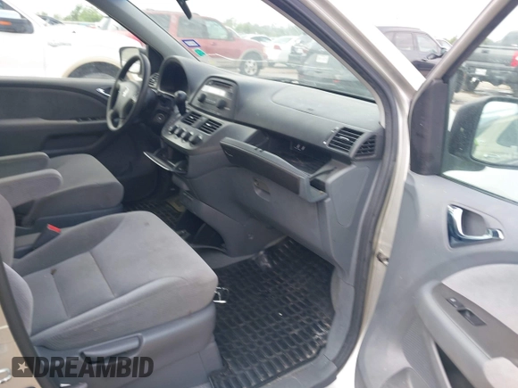 2007 Honda Odyssey LX with VIN 5FNRL38227B138348, listed as a IAAI auction lot 41960805 with 177,069 mi miles. Bid and sale history available at carsss.com. Image 5.