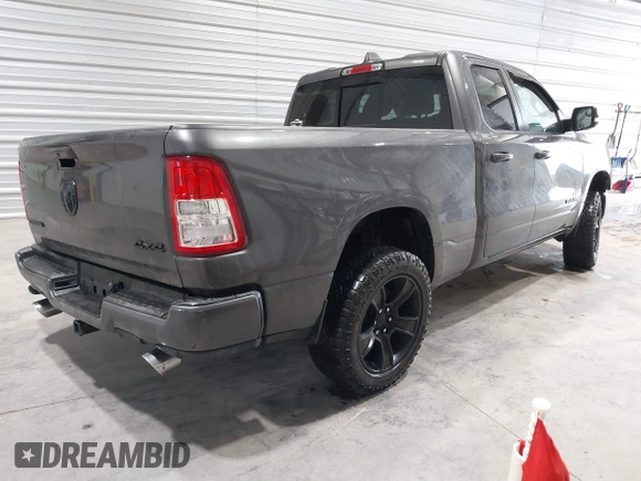 2021 Ram 1500 Big Horn z VIN 1C6SRFBT8MN696504, wystawiony jako IAAI lot #41669093 z przebiegiem 63 356 mil mil oraz . Historia ofert i sprzedaży dostępna na DreamBid. Obrazek 4.