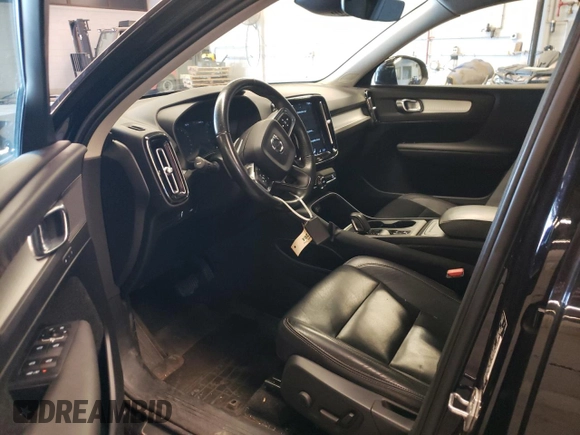 2019 Volvo XC40 Momentum with VIN YV4162XZ2K2009550, listed as a Copart auction lot 62205663 with 61,363 mi miles. Bid and sale history available at carsss.com. Image 7.