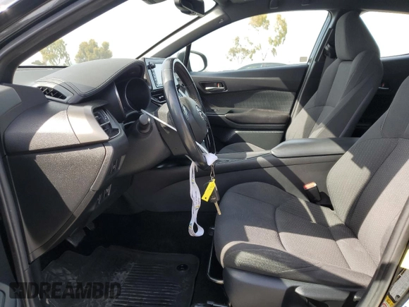 2018 Toyota C-HR XLE z VIN NMTKHMBXXJR024077, wystawiony jako Copart lot #53398025 z przebiegiem 97 079 mil mil oraz Szkoda całkowita • Salvage title. Historia ofert i sprzedaży dostępna na DreamBid. Obrazek 7.