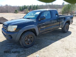 2006 Toyota Tacoma with VIN 5TEUU42N26Z302324, listed as a IAAI auction lot 41931925 with 267,743 mi miles. Bid and sale history available at carsss.com. Image 2.
