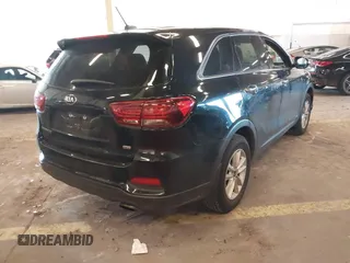 2019 Kia Sorento LX with VIN 5XYPGDA32KG511068, listed as a IAAI auction lot 41682042 with 111,148 mi miles. Bid and sale history available at carsss.com. Image 4.
