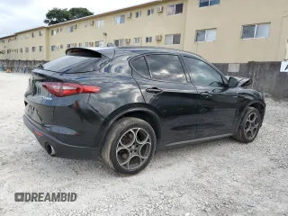 2018 Alfa Romeo Stelvio Sport z VIN ZASFAKPN8J7B79599, wystawiony jako Copart lot #57396135 z przebiegiem 73 873 mil mil oraz Nie do naprawy. Historia ofert i sprzedaży dostępna na DreamBid. Obrazek 3.