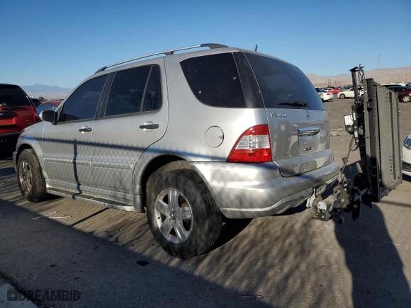 2005 Mercedes-Benz M-Class 3.7L with VIN 4JGAB57E05A522038, listed as a Copart auction lot 86013784 with 167,256 mi miles and Salvage Title. Bid and sale history available at carsss.com. Image 2.
