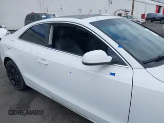 2012 Audi A5 Premium Plus z VIN WAULFAFR8CA004140, wystawiony jako IAAI lot #42009180 z przebiegiem 133 284 mil mil oraz . Historia ofert i sprzedaży dostępna na DreamBid. Obrazek 6.