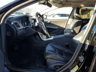 2017 Volvo V60 z VIN YV440MWK8H1023255, wystawiony jako Copart lot #84471084 z przebiegiem 91 507 mil mil oraz Szkoda całkowita • Salvage title. Historia ofert i sprzedaży dostępna na DreamBid. Obrazek 7.