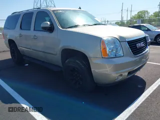 2008 GMC Yukon XL SLT w/4SB with VIN 1GKFK16398R185818, listed as a IAAI auction lot 41988280 with 178,750 mi miles. Bid and sale history available at carsss.com. Image 1.