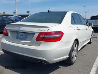 2010 Mercedes-Benz E 350 Luxury z VIN WDDHF8HB2AA259922, wystawiony jako IAAI lot #42080144 z przebiegiem 121 665 mil mil oraz . Historia ofert i sprzedaży dostępna na DreamBid. Obrazek 4.