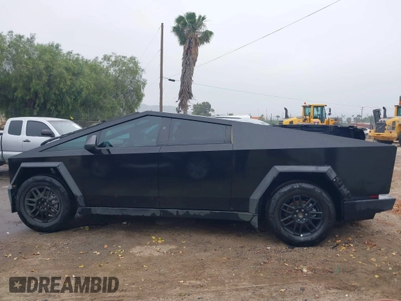 2024 Tesla Cybertruck с VIN 7G2CEHED6RA048460, выставлен на аукционе IAAI как лот 42433721 с пробегом 8 019 миль миль и . История ставок и продаж доступна на DreamBid. Изображение 15.