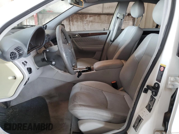 2001 Mercedes-Benz C 320 с VIN WDBRF64J61F085385, выставлен на аукционе Copart как лот 65039625 с пробегом 190 923 миль миль и Списание • Salvage title. История ставок и продаж доступна на DreamBid. Изображение 7.