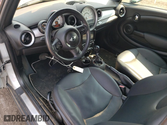 2014 MINI Convertible z VIN WMWZN3C55ET861050, wystawiony jako Copart lot #60014125 z przebiegiem 101 524 mil mil oraz Czysty tytuł • Clean title. Historia ofert i sprzedaży dostępna na DreamBid. Obrazek 8.