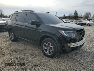 2023 Honda Passport TrailSport with VIN 5FNYF8H6XPB033513, listed as a Copart auction lot 49392115 with 41,069 mi miles and Salvage title. Bid and sale history available at DreamBid. Image 4.