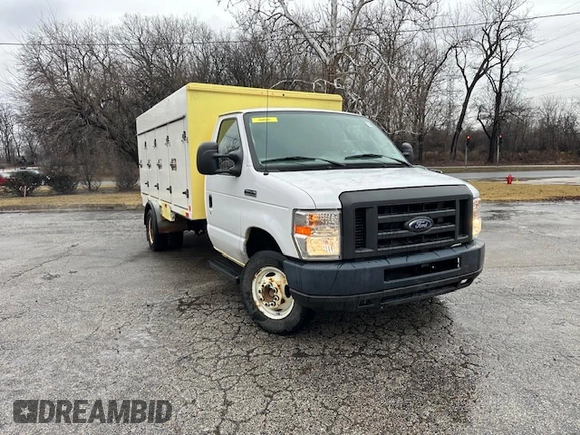 2017 Ford Econoline Commercial z VIN 1FDXE4FS0HDC69020, wystawiony jako Copart lot #87970525 z przebiegiem 165 607 mil mil oraz Czysty tytuł • Clean title. Historia ofert i sprzedaży dostępna na DreamBid. Obrazek 2.