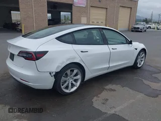2023 Tesla Model 3 z VIN 5YJ3E1EA8PF437584, wystawiony jako IAAI lot #42112679 z przebiegiem 52 574 mil mil oraz . Historia ofert i sprzedaży dostępna na DreamBid. Obrazek 4.