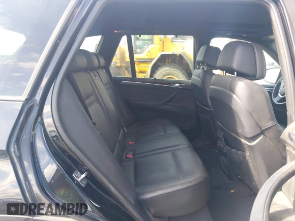 2013 BMW X5 xDrive50i z VIN 5UXZV8C51DL426944, wystawiony jako IAAI lot #41911303 z przebiegiem 106 266 mil mil oraz . Historia ofert i sprzedaży dostępna na DreamBid. Obrazek 8.