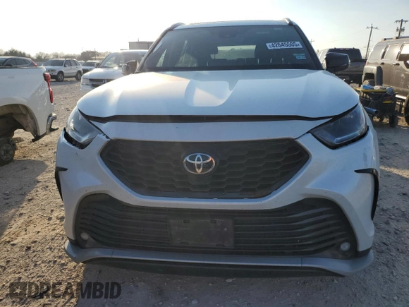2022 Toyota Highlander XSE z VIN 5TDLZRAHXNS094971, wystawiony jako Copart lot #42645505 z przebiegiem 116 021 mil mil oraz Szkoda całkowita • Salvage title. Historia ofert i sprzedaży dostępna na DreamBid. Obrazek 5.