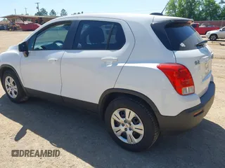 2015 Chevrolet Trax LS with VIN KL7CJKSB2FB191807, listed as a IAAI auction lot 42012852 with 89,214 mi miles. Bid and sale history available at carsss.com. Image 3.