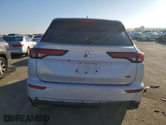 2023 Mitsubishi Outlander SE z VIN JA4J3UA81PZ031071, wystawiony jako Copart lot #42016205 z przebiegiem 40 627 mil mil oraz Szkoda całkowita • Salvage title. Historia ofert i sprzedaży dostępna na DreamBid. Obrazek 6.