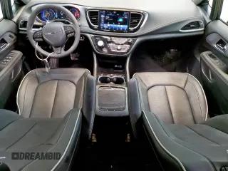 2025 Chrysler Pacifica Limited z VIN 2C4RC1GG9SR547820, wystawiony jako Copart lot #60974485 z przebiegiem 2 937 mil mil oraz Czysty tytuł • Clean title. Historia ofert i sprzedaży dostępna na DreamBid. Obrazek 8.