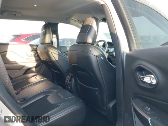 2019 Jeep Cherokee Latitude Plus with VIN 1C4PJLLB7KD128600, listed as a IAAI auction lot 41762380 with 44,740 mi miles. Bid and sale history available at carsss.com. Image 8.