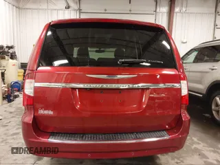 2015 Chrysler Town & Country Touring-L with VIN 2C4RC1CG4FR590814, listed as a IAAI auction lot 41703050 with 97,470 mi miles. Bid and sale history available at carsss.com. Image 17.