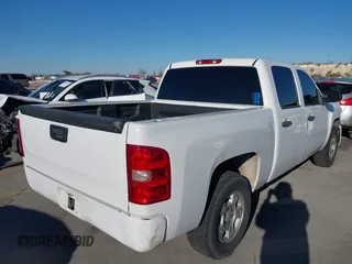 2009 Chevrolet Silverado 1500 LT with VIN 3GCEC23JX9G130616, listed as a IAAI auction lot 41410807 with 143,731 mi miles. Bid and sale history available at carsss.com. Image 4.
