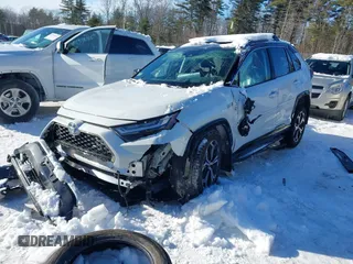 2024 Toyota RAV4 XSE z VIN JTMFB3FV9RD202172, wystawiony jako IAAI lot #41589995 z przebiegiem 6 016 mil mil oraz . Historia ofert i sprzedaży dostępna na DreamBid. Obrazek 2.