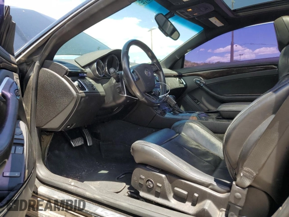 2011 Cadillac CTS-V z VIN 1G6DV1EP9B0112705, wystawiony jako Copart lot #59093154 z przebiegiem 114 181 mil mil oraz Szkody całkowita. Historia ofert i sprzedaży dostępna na DreamBid. Obrazek 8.