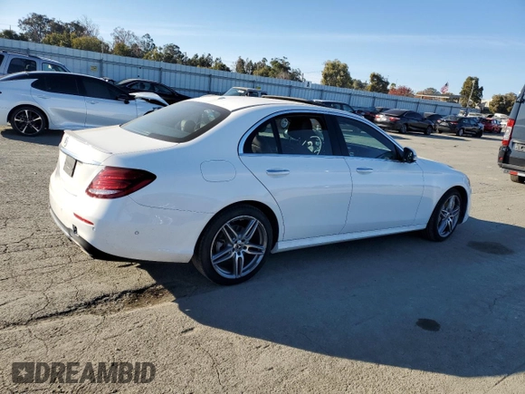 2018 Mercedes-Benz E-Class E 300 with VIN WDDZF4JB1JA367049, listed as a Copart auction lot 68071322 with 39,450 mi miles. Bid and sale history available at carsss.com. Image 3.
