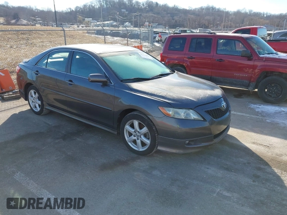 2008 Toyota Camry LE z VIN 4T1BE46K08U196337, wystawiony jako IAAI lot #41577012 z przebiegiem 172 634 mil mil oraz . Historia ofert i sprzedaży dostępna na DreamBid. Obrazek 1.