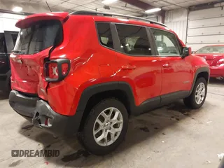 2017 Jeep Renegade Latitude z VIN ZACCJBBB8HPF87526, wystawiony jako IAAI lot #41823403 z przebiegiem 105 991 mil mil oraz . Historia ofert i sprzedaży dostępna na DreamBid. Obrazek 4.