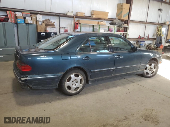 2000 Mercedes-Benz E-Class AWD with VIN WDBJF82G4YX027683, listed as a Copart auction lot 77146524 with 228,654 mi miles and Clean Title. Bid and sale history available at carsss.com. Image 3.
