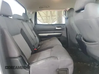 2017 Toyota Tundra SR5 z VIN 5TFEW5F15HX224577, wystawiony jako Copart lot #55704725 z przebiegiem 86 979 mil mil oraz Szkoda całkowita • Salvage title. Historia ofert i sprzedaży dostępna na DreamBid. Obrazek 10.