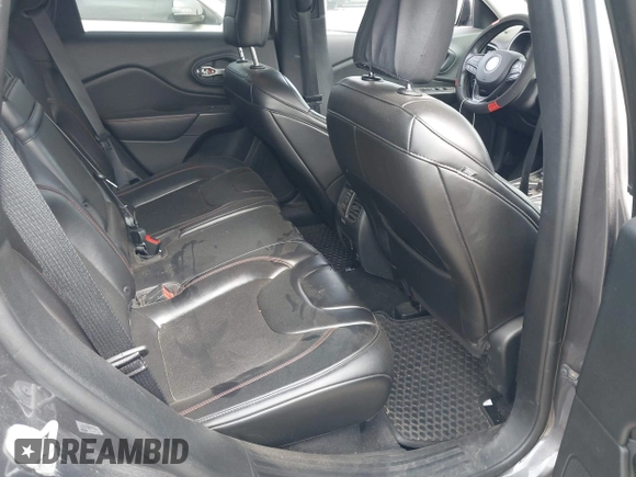 2019 Jeep Cherokee Trailhawk z VIN 1C4PJMBX1KD314121, wystawiony jako IAAI lot #42106721 z przebiegiem 105 631 mil mil oraz . Historia ofert i sprzedaży dostępna na DreamBid. Obrazek 8.