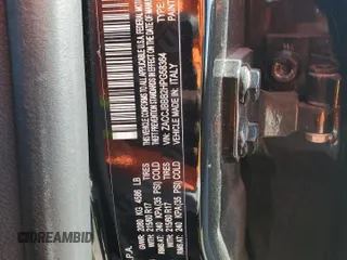 2017 Jeep Renegade Latitude z VIN ZACCJBBB2HPG58364, wystawiony jako Copart lot #51522515 z przebiegiem 115 618 mil mil oraz Szkody całkowita. Historia ofert i sprzedaży dostępna na DreamBid. Obrazek 14.