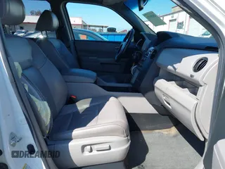 2013 Honda Pilot EX-L with VIN 5FNYF3H59DB023268, listed as a IAAI auction lot 41820375 with 157,097 mi miles. Bid and sale history available at carsss.com. Image 5.