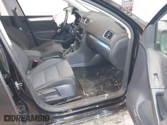 2013 Volkswagen Golf с VIN WVWDA7AJ6DW022778, выставлен на аукционе IAAI как лот 41608506 с пробегом 95 468 миль миль и . История ставок и продаж доступна на DreamBid. Изображение 5.