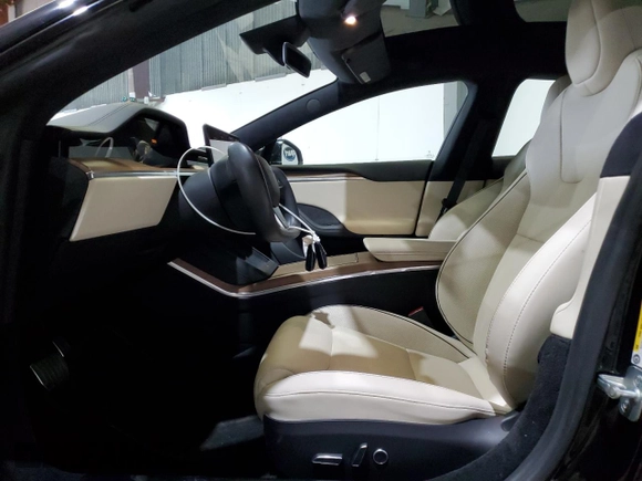 2021 Tesla Model S Plaid with VIN 5YJSA1E68MF432125, listed as a Copart auction lot 60843515 with 5,581 mi miles and Salvage title. Bid and sale history available at DreamBid. Image 7.