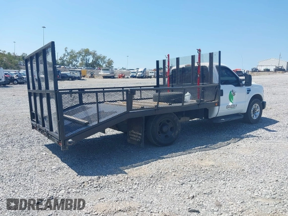 2008 Ford F-350 XL with VIN 1FDSF34518EA74407, listed as a IAAI auction lot 40175787 with 129,180 mi miles and . Bid and sale history available at DreamBid. Image 4.