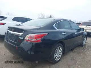 2015 Nissan Altima 2.5 SV with VIN 1N4AL3AP1FC582082, listed as a IAAI auction lot 42006657 with 132,343 mi miles. Bid and sale history available at carsss.com. Image 4.