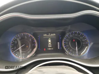 2015 Chrysler 200 Limited z VIN 1C3CCCAB6FN529958, wystawiony jako Copart lot #57939465 z przebiegiem 119 844 mil mil oraz Szkoda całkowita • Salvage title. Historia ofert i sprzedaży dostępna na DreamBid. Obrazek 9.