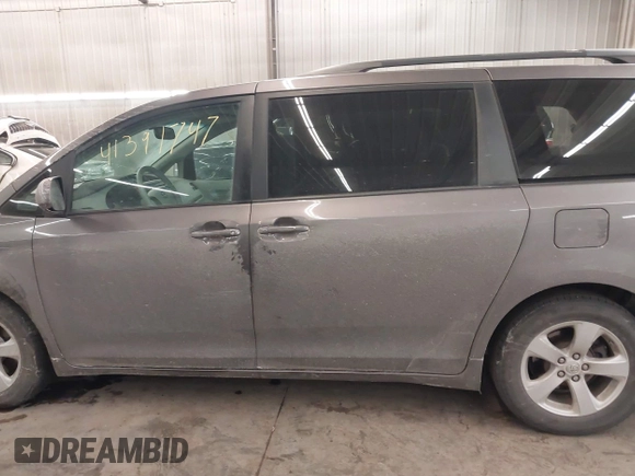 2011 Toyota Sienna LE AAS with VIN 5TDKK3DC6BS146668, listed as a IAAI auction lot 41391747 with 223,365 mi miles. Bid and sale history available at carsss.com. Image 15.