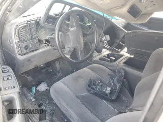 2003 GMC Sierra 2500HD SLE z VIN 1GTHK29U83E116147, wystawiony jako Copart lot #57079385 z przebiegiem Nie podano mil oraz Szkoda całkowita • Salvage title. Historia ofert i sprzedaży dostępna na DreamBid. Obrazek 8.