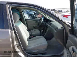 2001 Toyota Camry CE z VIN 4T1BG22K31U069513, wystawiony jako IAAI lot #42243673 z przebiegiem 137 241 mil mil oraz . Historia ofert i sprzedaży dostępna na DreamBid. Obrazek 5.