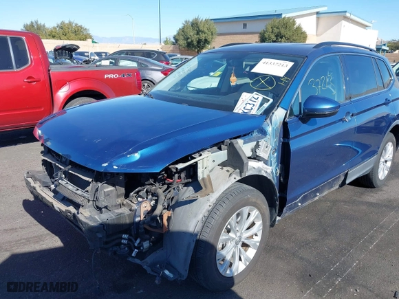 2018 Volkswagen Tiguan SEL with VIN 3VV3B7AX4JM001454, listed as a IAAI auction lot 41337213 with 82,624 mi miles. Bid and sale history available at carsss.com. Image 6.
