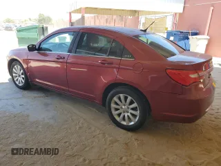 2013 Chrysler 200 Touring z VIN 1C3CCBBB8DN679026, wystawiony jako Copart lot #57943265 z przebiegiem 158 130 mil mil oraz Czysty tytuł • Clean title. Historia ofert i sprzedaży dostępna na DreamBid. Obrazek 2.