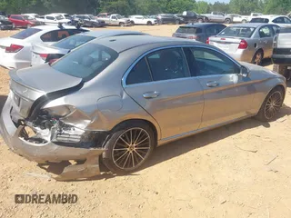 2019 Mercedes-Benz C 300 z VIN 55SWF8DB8KU308975, wystawiony jako IAAI lot #42144543 z przebiegiem 23 566 mil mil oraz . Historia ofert i sprzedaży dostępna na DreamBid. Obrazek 4.