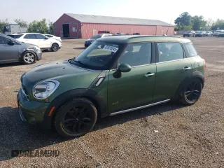 2016 MINI Countryman S with VIN WMWZC5C51GWP49350, listed as a Copart auction lot 61979245 with 156,453 mi miles and Non repairable. Bid and sale history available at DreamBid. Image 1.