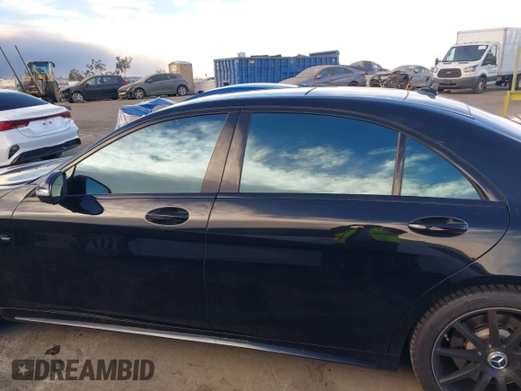 2018 Mercedes-Benz S 63 AMG with VIN WDDUG8JB9JA357139, listed as a IAAI auction lot 41265507 with 41,224 mi miles and . Bid and sale history available at DreamBid. Image 14.